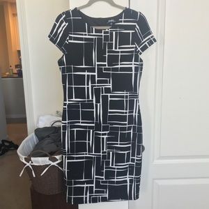Flattering dress for work or any other occasion!